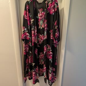 The Pioneer Woman Black and Pink Floral Kimono